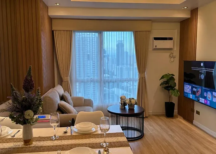Apartment 2br In Mandaluyong With Sunrise View, 65 Inch Oled Tv And Disneyplus Manila