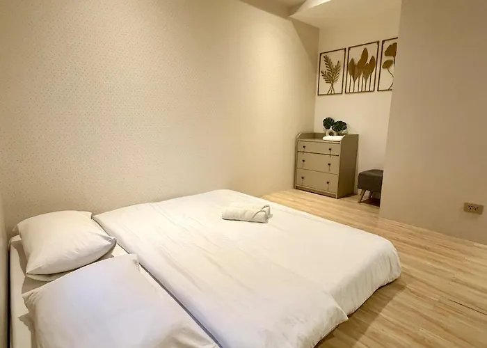 2br In Mandaluyong With Sunrise View, 65 Inch Oled Tv And Disneyplus *