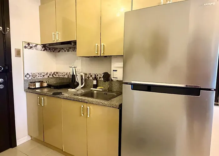 2br In Mandaluyong With Sunrise View, 65 Inch Oled Tv And Disneyplus *