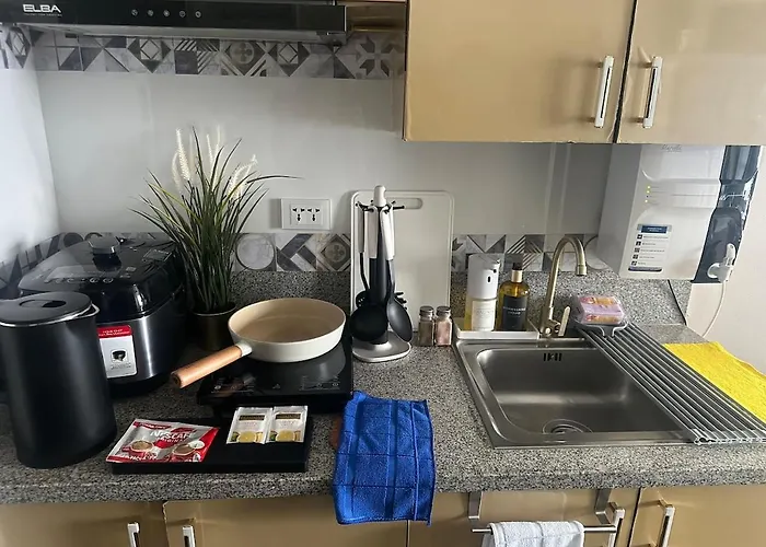 2br In Mandaluyong With Sunrise View, 65 Inch Oled Tv And Disneyplus Manila