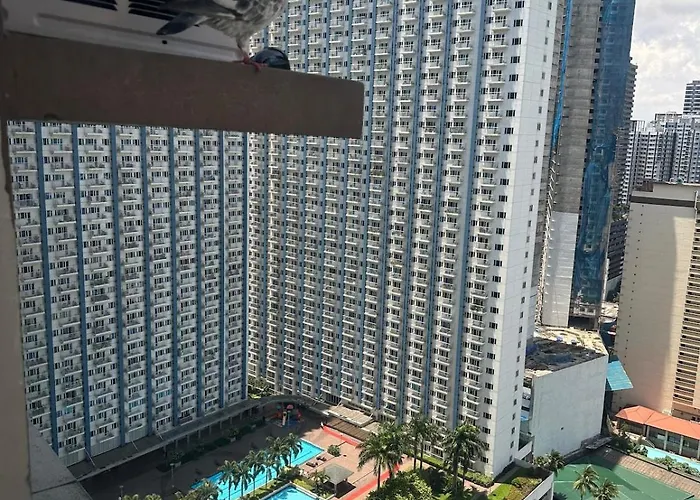 2br In Mandaluyong With Sunrise View, 65 Inch Oled Tv And Disneyplus