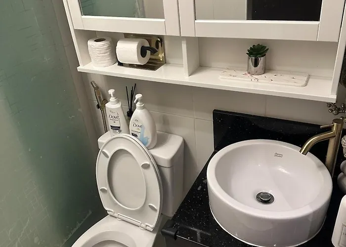 2br In Mandaluyong With Sunrise View, 65 Inch Oled Tv And Disneyplus * Manila