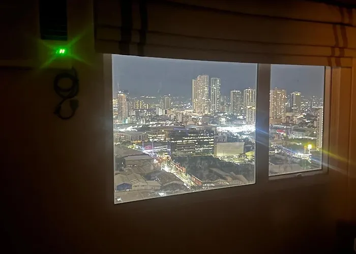 2br In Mandaluyong With Sunrise View, 65 Inch Oled Tv And Disneyplus Manila