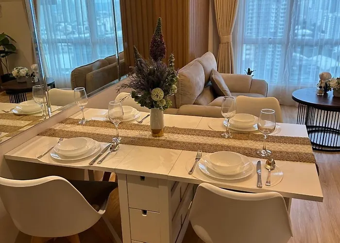 2br In Mandaluyong With Sunrise View, 65 Inch Oled Tv And Disneyplus * Manila